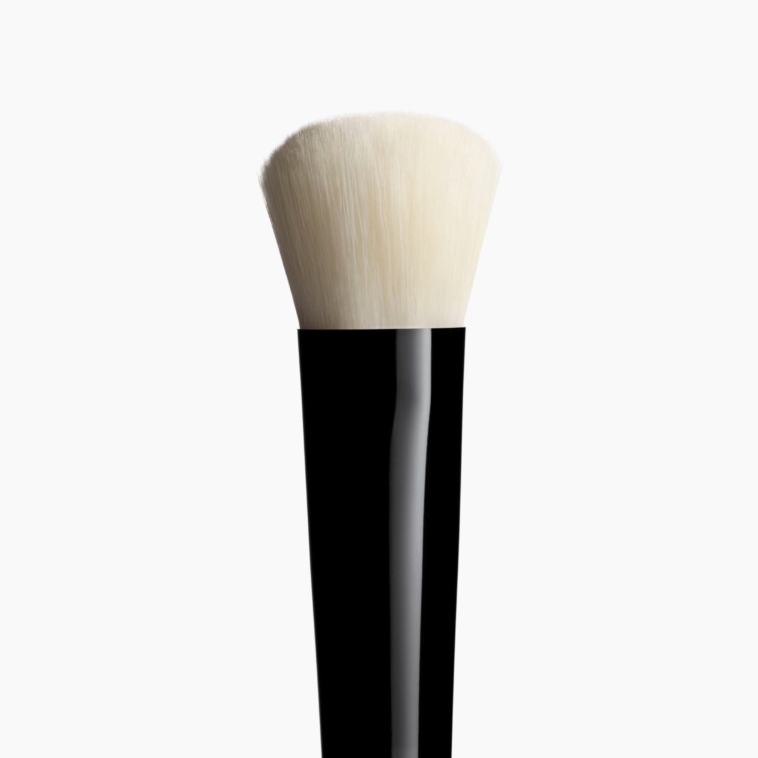 BROCHA PARA BASE DE MAQUILLAJE EN CREMA Y POLVO